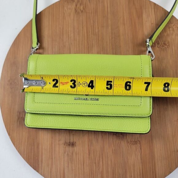 Michael Kors Jet Set Small Pebbled Leather Smartphone Convertible Crossbody Bag - Picture 13 of 16